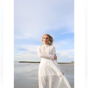 White gorgeous long dress - worn 1x for photo shoot on beach 🏝️
